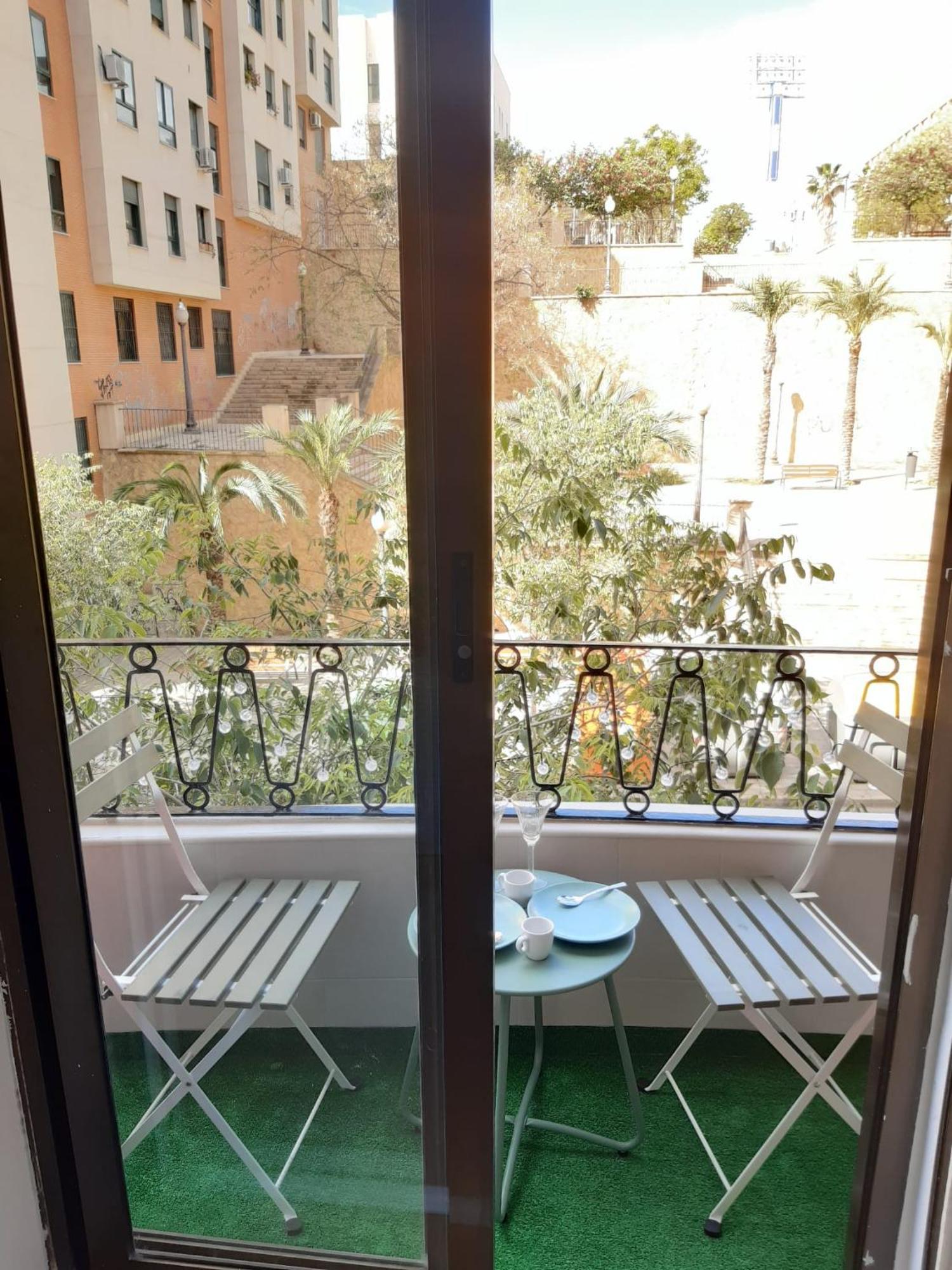 Good Energy Rooms Alicante Exterior photo